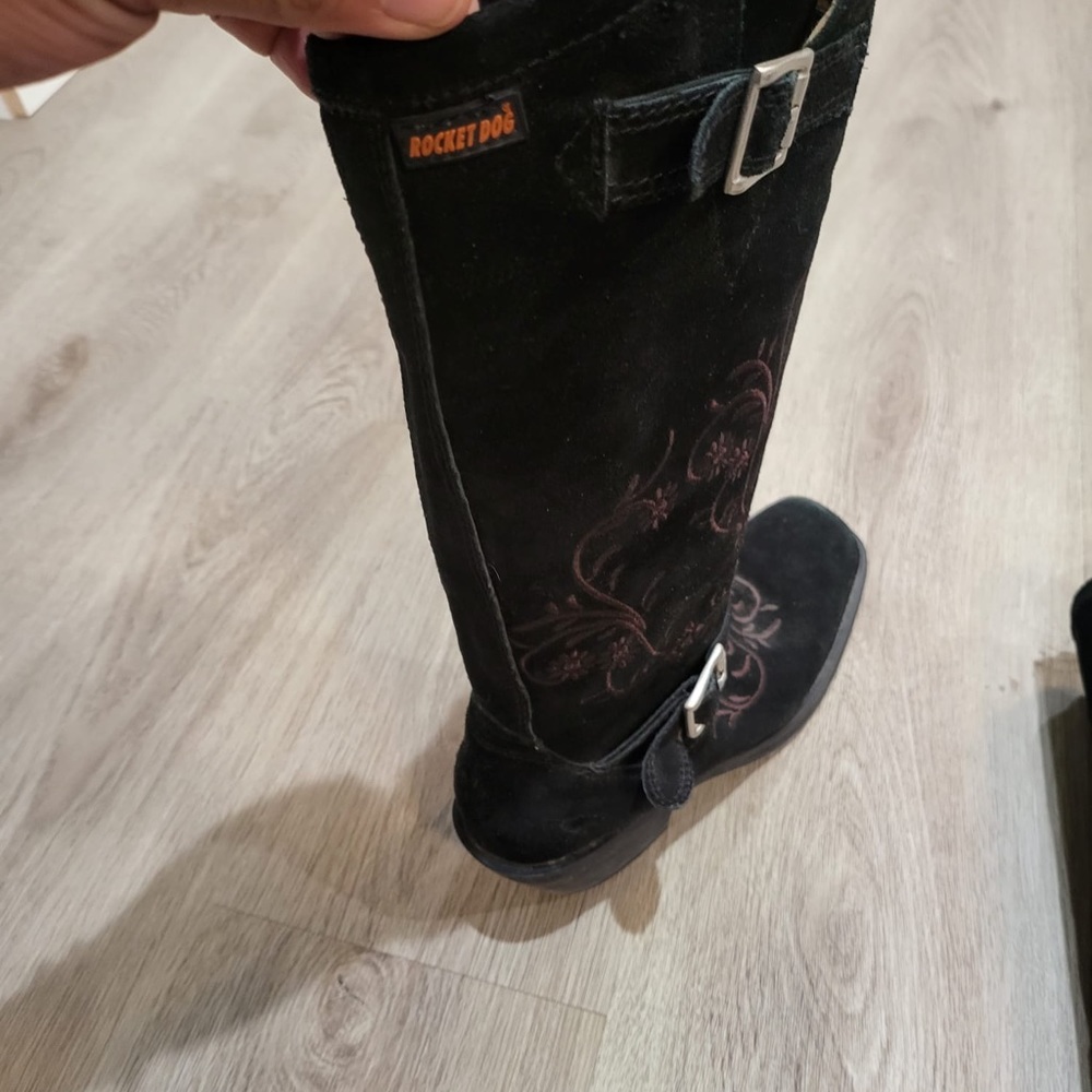 Boots - Picture 5 of 8
